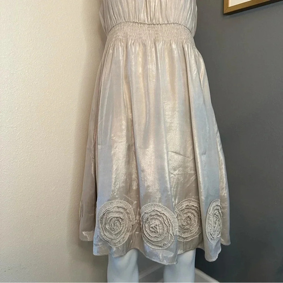 Truworths A Line Mini Silver Sleeveless Cocktail Dress w/ Rosette Detail Size 0 - Picture 5 of 13